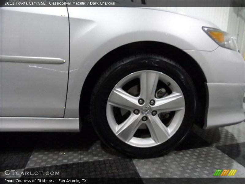 Classic Silver Metallic / Dark Charcoal 2011 Toyota Camry SE
