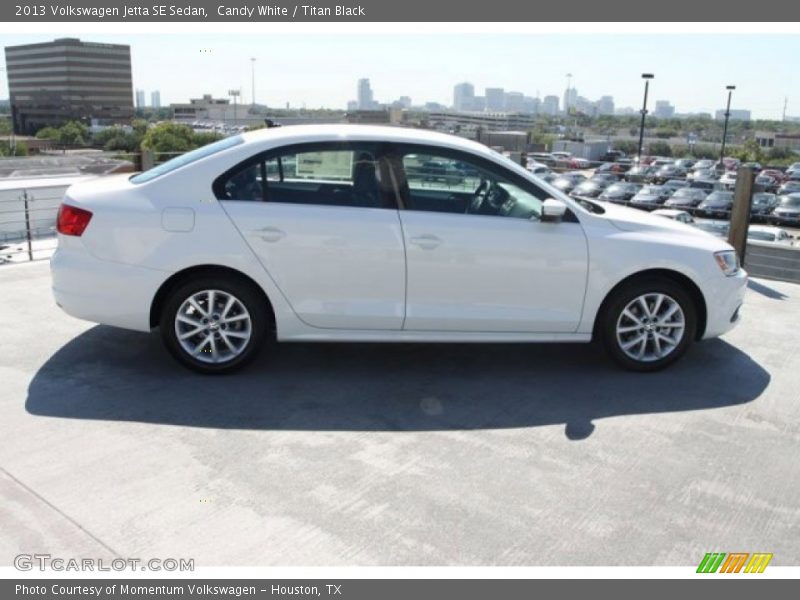 Candy White / Titan Black 2013 Volkswagen Jetta SE Sedan