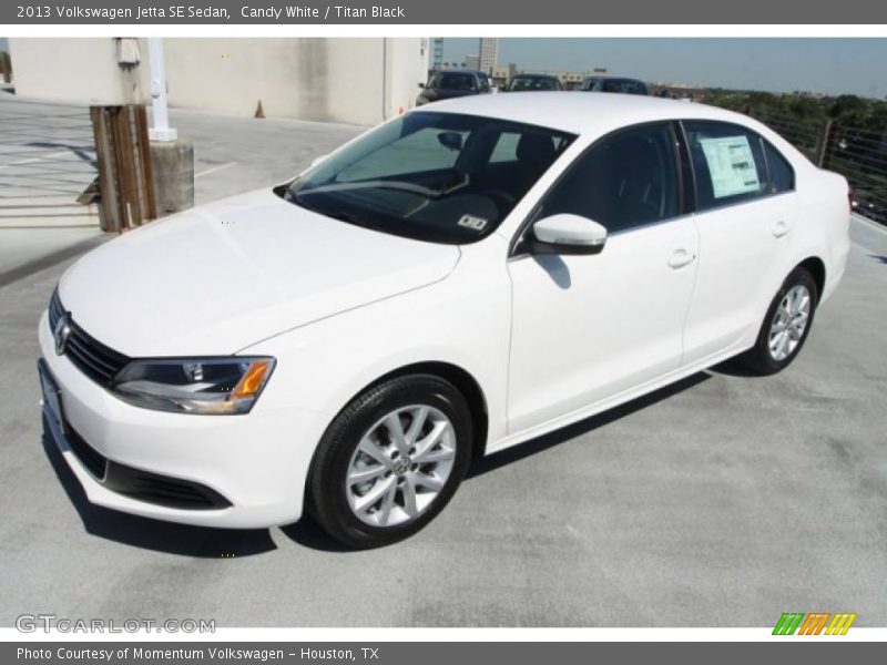 Candy White / Titan Black 2013 Volkswagen Jetta SE Sedan