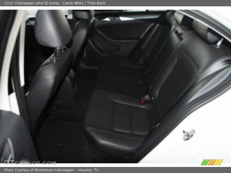 Candy White / Titan Black 2013 Volkswagen Jetta SE Sedan