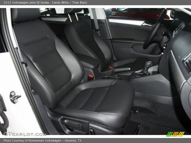 Candy White / Titan Black 2013 Volkswagen Jetta SE Sedan