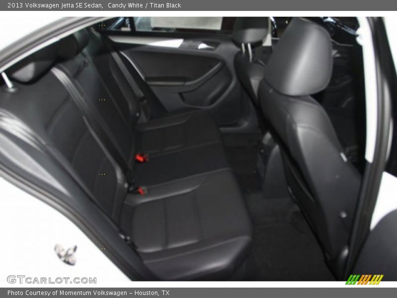 Candy White / Titan Black 2013 Volkswagen Jetta SE Sedan