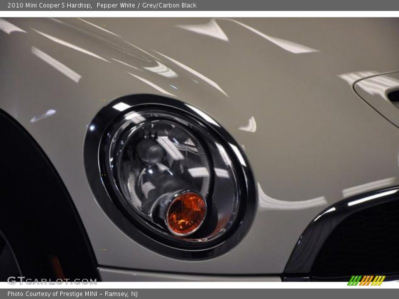 Pepper White / Grey/Carbon Black 2010 Mini Cooper S Hardtop