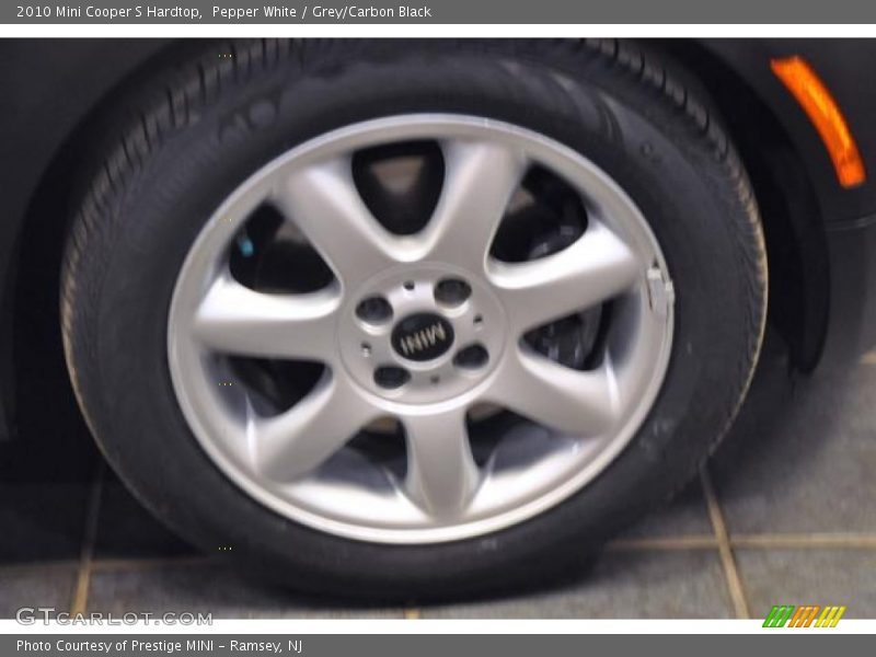 Pepper White / Grey/Carbon Black 2010 Mini Cooper S Hardtop