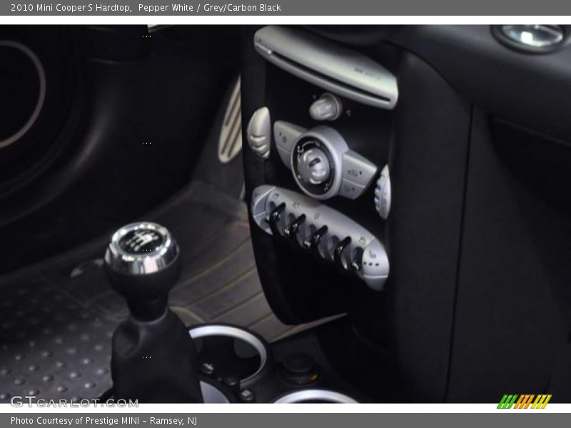 Pepper White / Grey/Carbon Black 2010 Mini Cooper S Hardtop