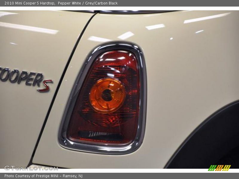 Pepper White / Grey/Carbon Black 2010 Mini Cooper S Hardtop