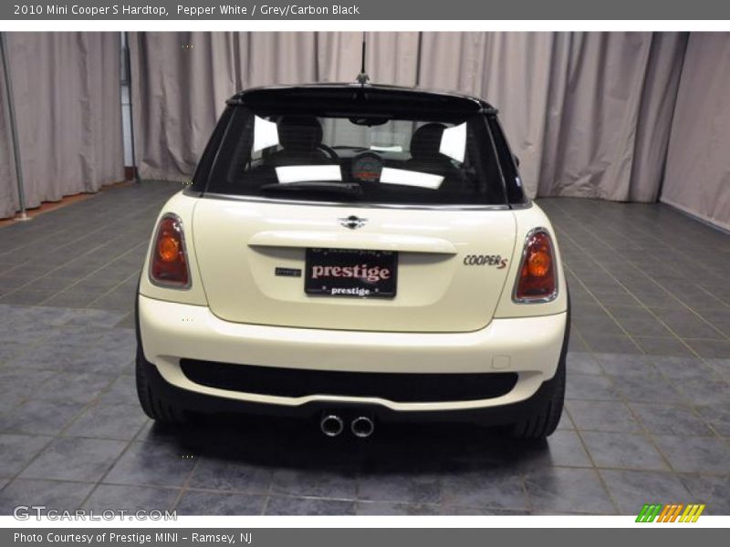 Pepper White / Grey/Carbon Black 2010 Mini Cooper S Hardtop