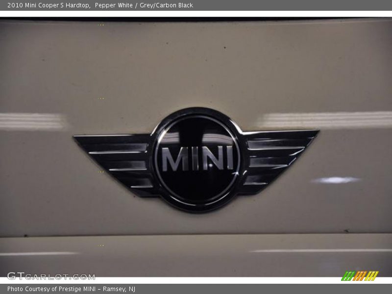 Pepper White / Grey/Carbon Black 2010 Mini Cooper S Hardtop