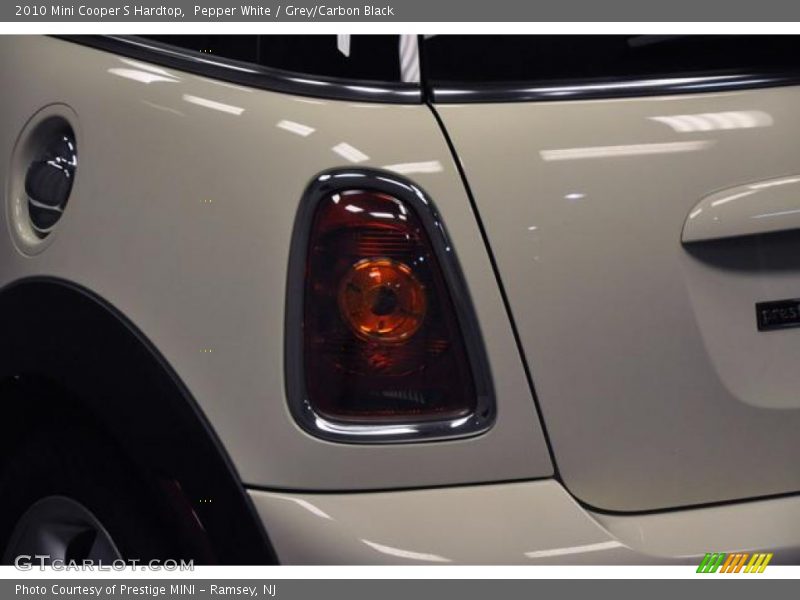 Pepper White / Grey/Carbon Black 2010 Mini Cooper S Hardtop