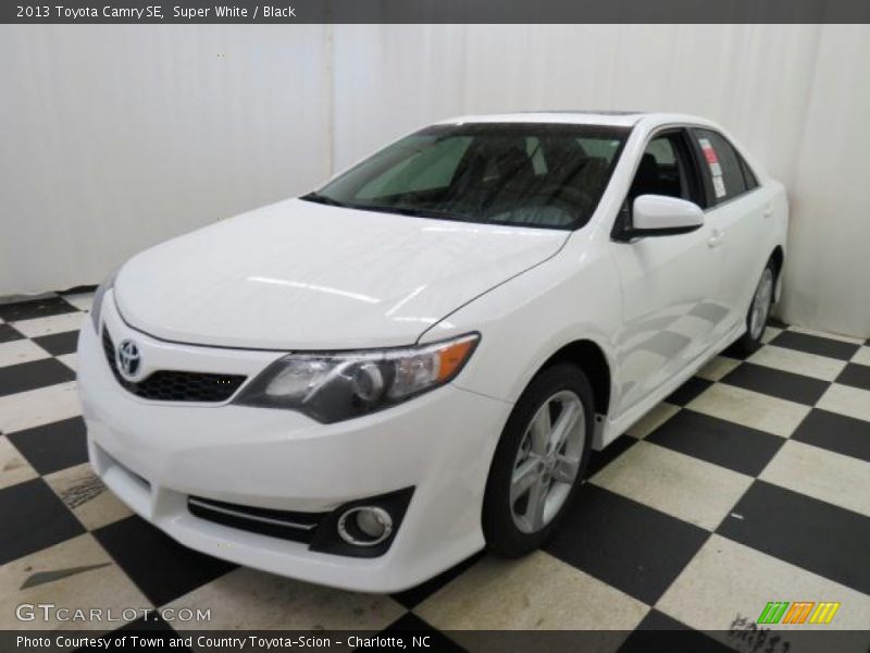 Super White / Black 2013 Toyota Camry SE