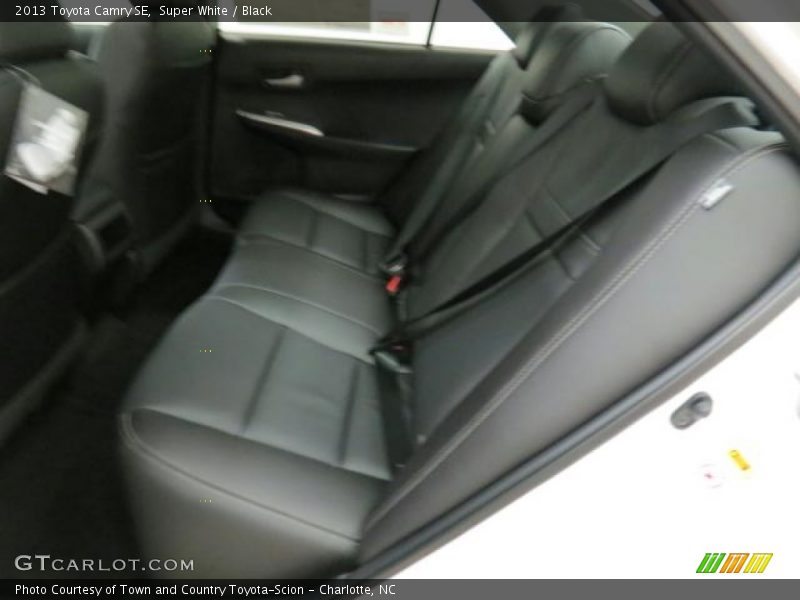 Super White / Black 2013 Toyota Camry SE