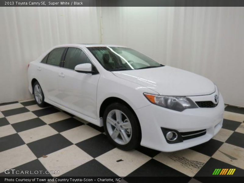 Super White / Black 2013 Toyota Camry SE