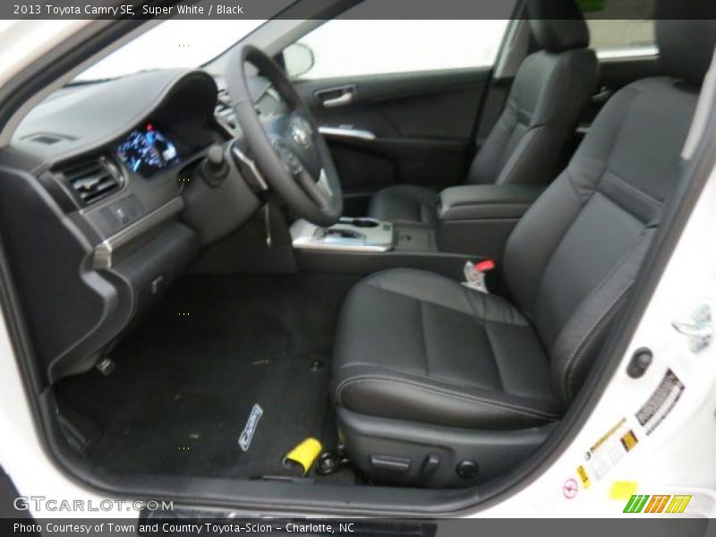 Super White / Black 2013 Toyota Camry SE
