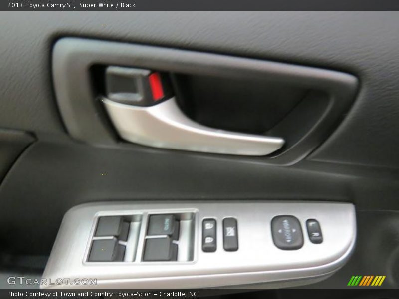 Super White / Black 2013 Toyota Camry SE