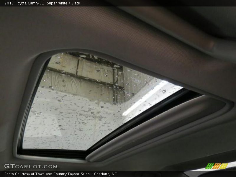 Super White / Black 2013 Toyota Camry SE