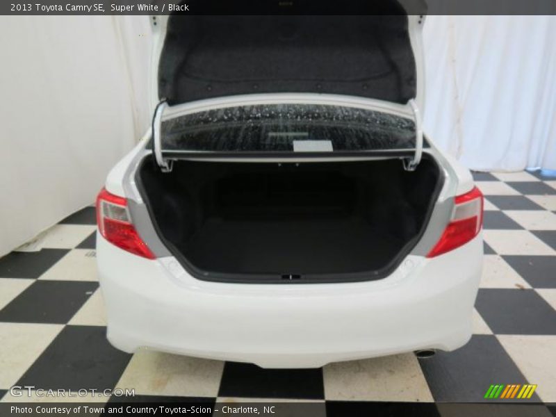 Super White / Black 2013 Toyota Camry SE