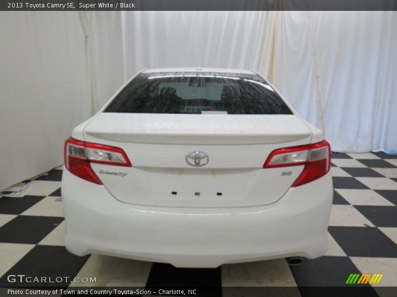 Super White / Black 2013 Toyota Camry SE