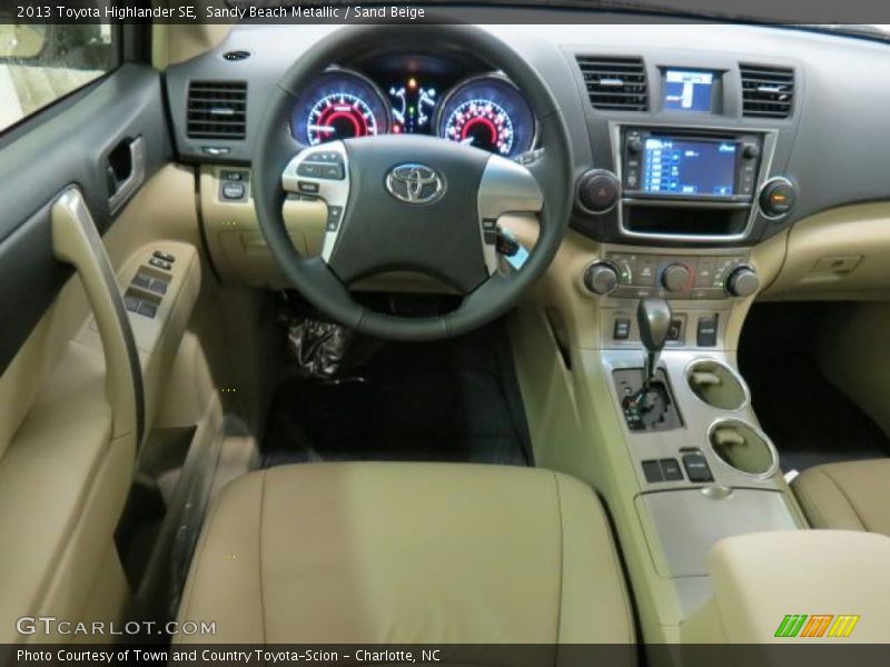 Sandy Beach Metallic / Sand Beige 2013 Toyota Highlander SE