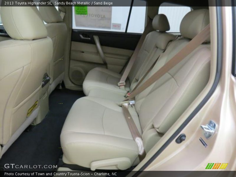 Sandy Beach Metallic / Sand Beige 2013 Toyota Highlander SE