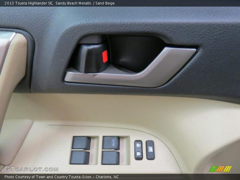 Sandy Beach Metallic / Sand Beige 2013 Toyota Highlander SE