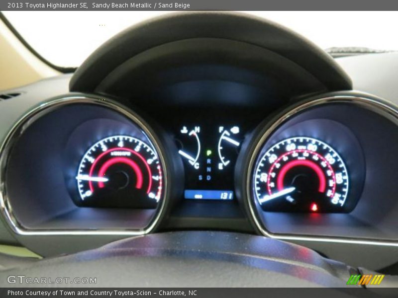 Sandy Beach Metallic / Sand Beige 2013 Toyota Highlander SE