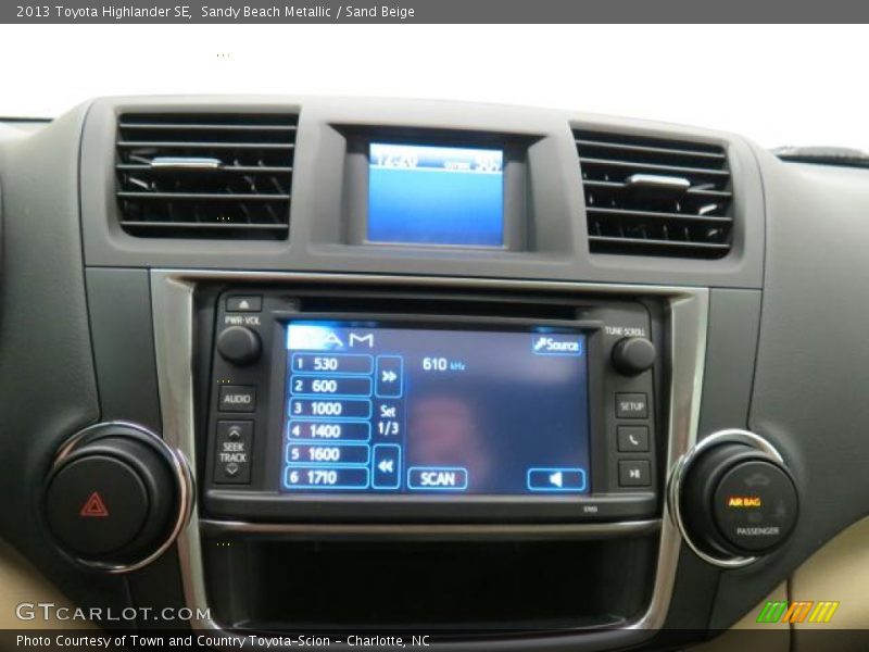 Sandy Beach Metallic / Sand Beige 2013 Toyota Highlander SE