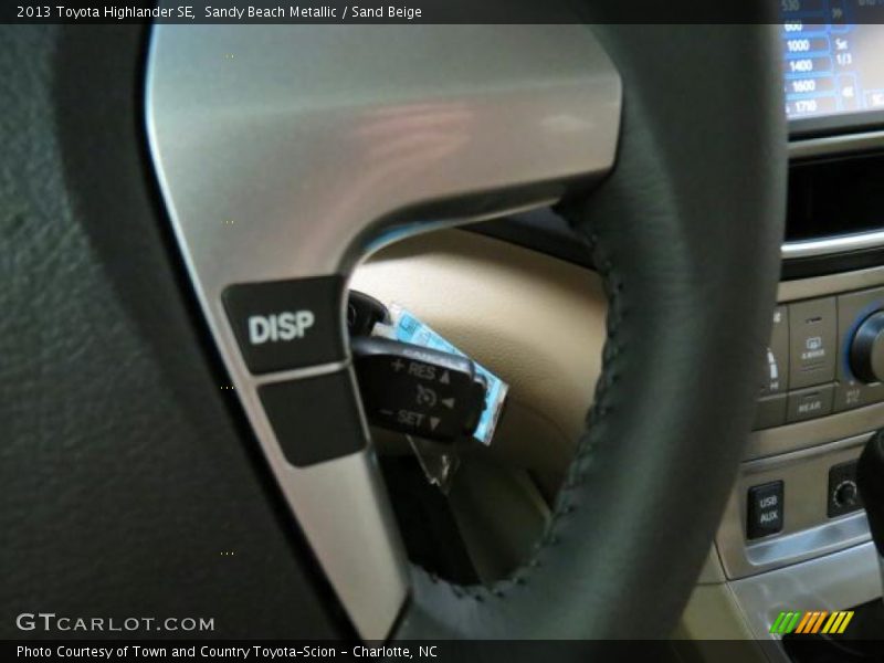 Sandy Beach Metallic / Sand Beige 2013 Toyota Highlander SE