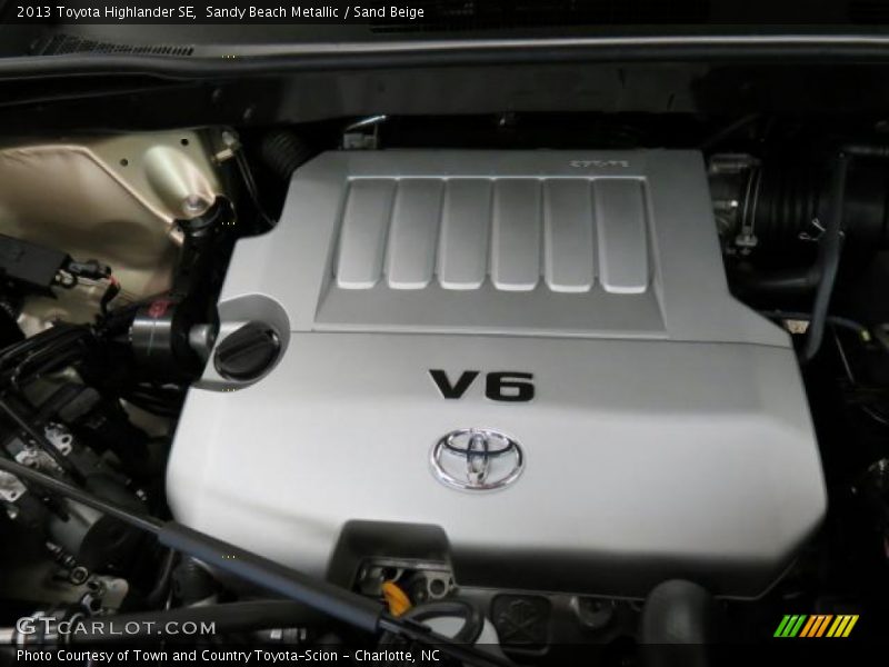 Sandy Beach Metallic / Sand Beige 2013 Toyota Highlander SE