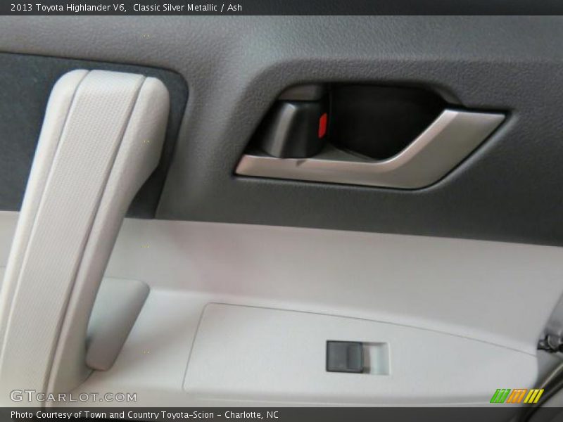 Classic Silver Metallic / Ash 2013 Toyota Highlander V6