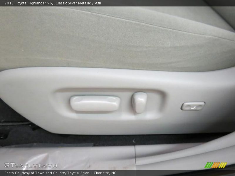 Classic Silver Metallic / Ash 2013 Toyota Highlander V6