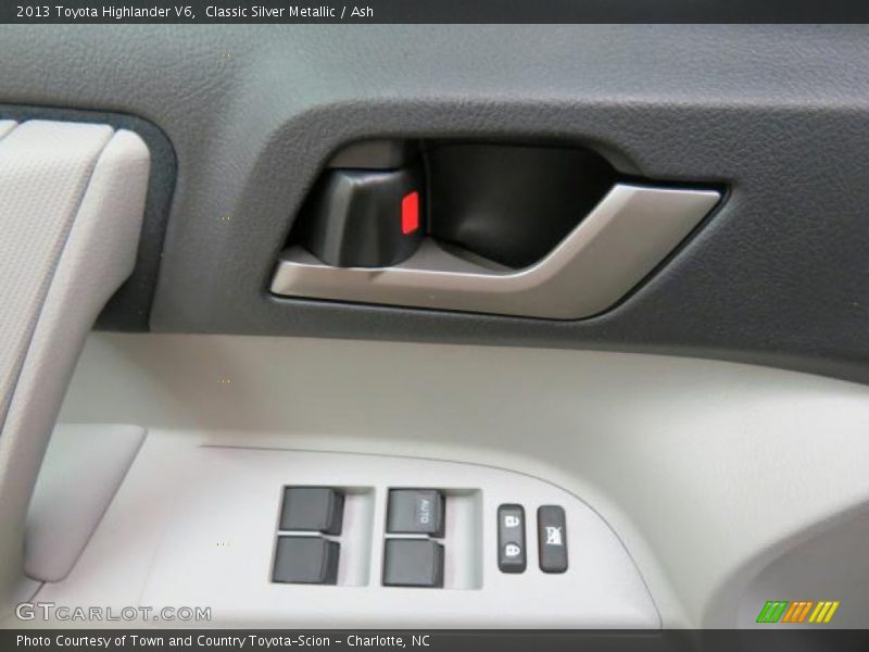 Classic Silver Metallic / Ash 2013 Toyota Highlander V6