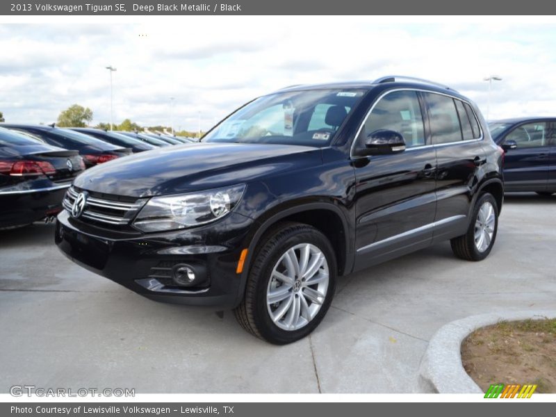 Deep Black Metallic / Black 2013 Volkswagen Tiguan SE