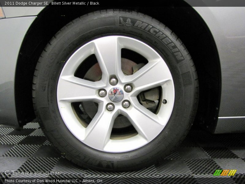 Billett Silver Metallic / Black 2011 Dodge Charger SE