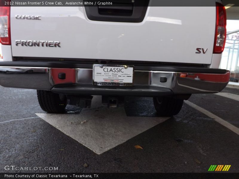 Avalanche White / Graphite 2012 Nissan Frontier S Crew Cab