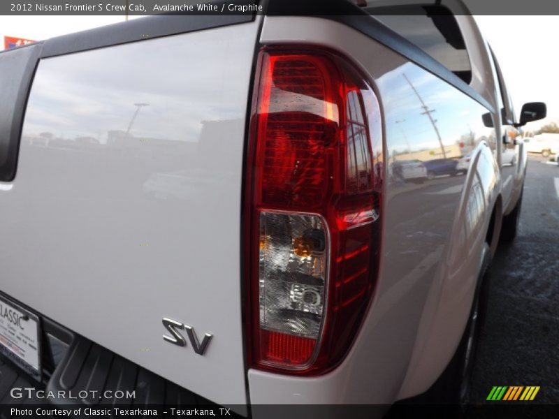 Avalanche White / Graphite 2012 Nissan Frontier S Crew Cab