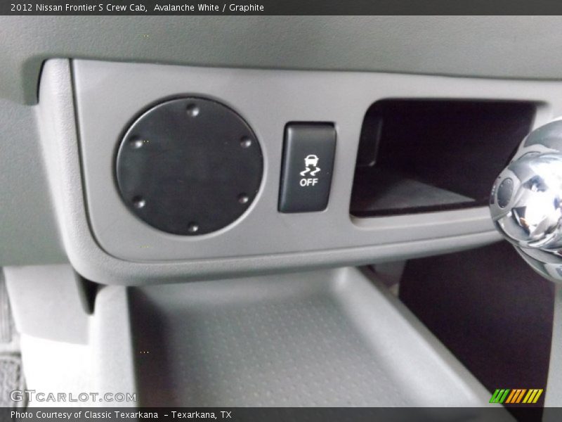 Avalanche White / Graphite 2012 Nissan Frontier S Crew Cab