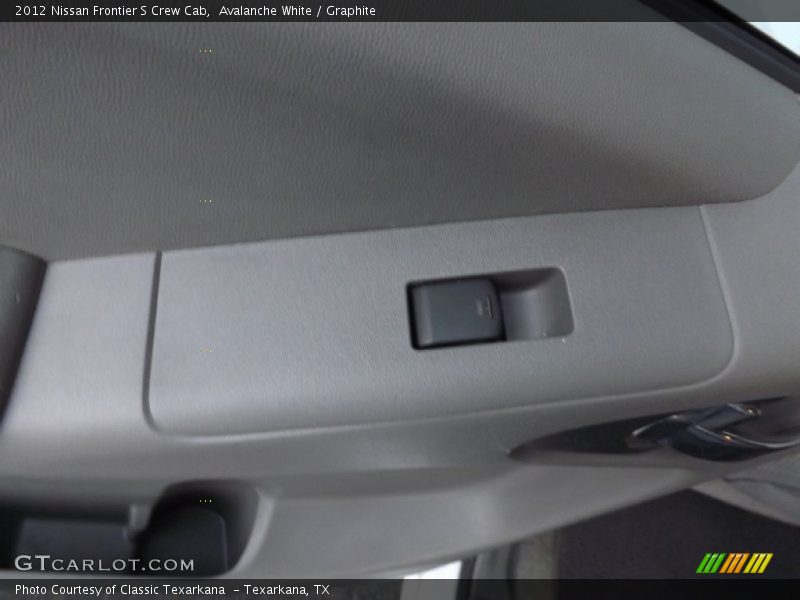 Avalanche White / Graphite 2012 Nissan Frontier S Crew Cab
