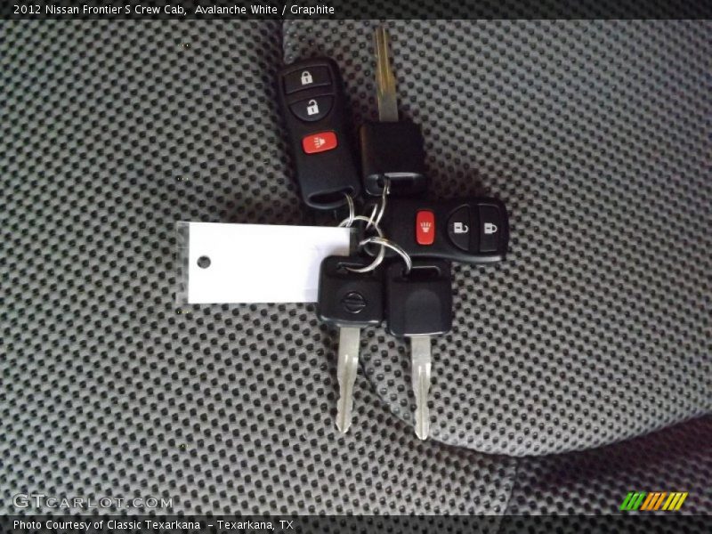 Avalanche White / Graphite 2012 Nissan Frontier S Crew Cab