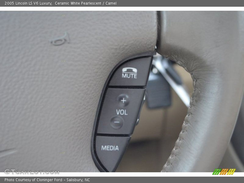 Ceramic White Pearlescent / Camel 2005 Lincoln LS V6 Luxury