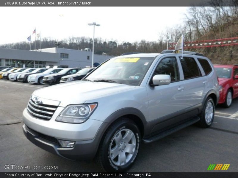 Bright Silver / Black 2009 Kia Borrego LX V6 4x4