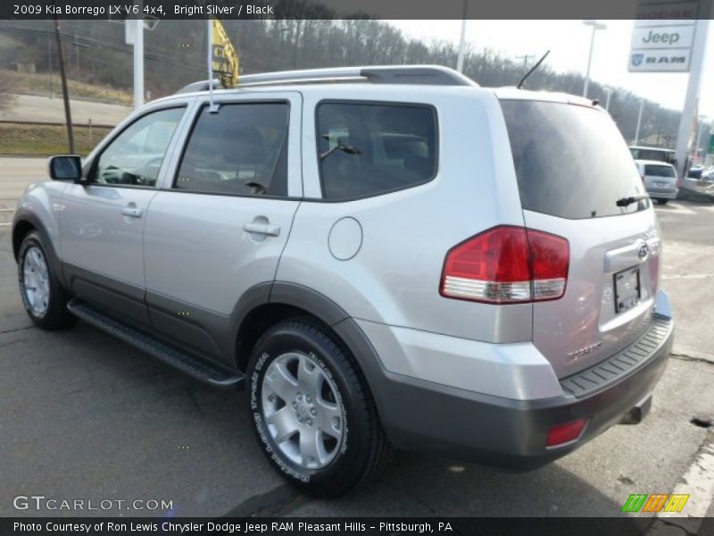 Bright Silver / Black 2009 Kia Borrego LX V6 4x4