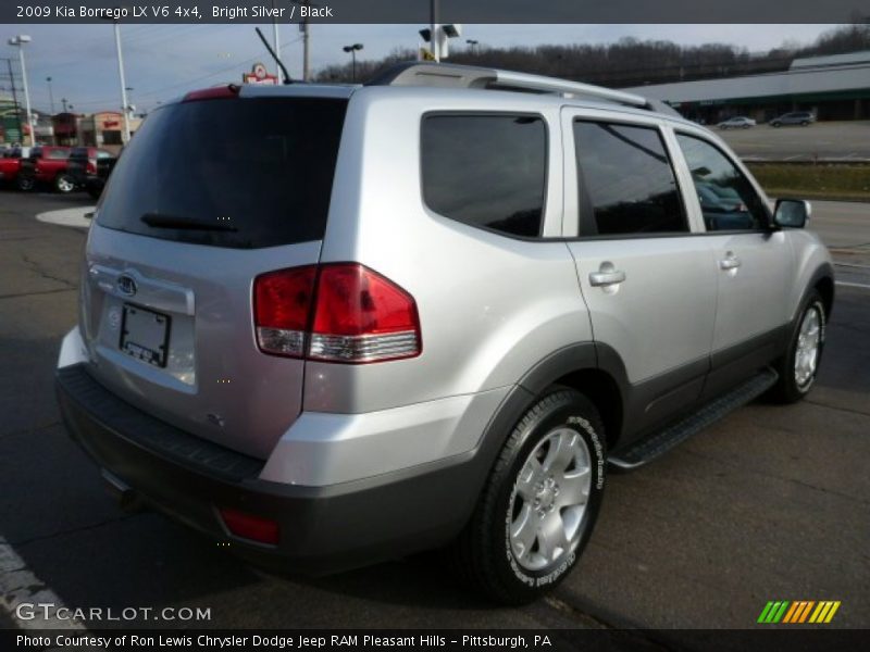 Bright Silver / Black 2009 Kia Borrego LX V6 4x4