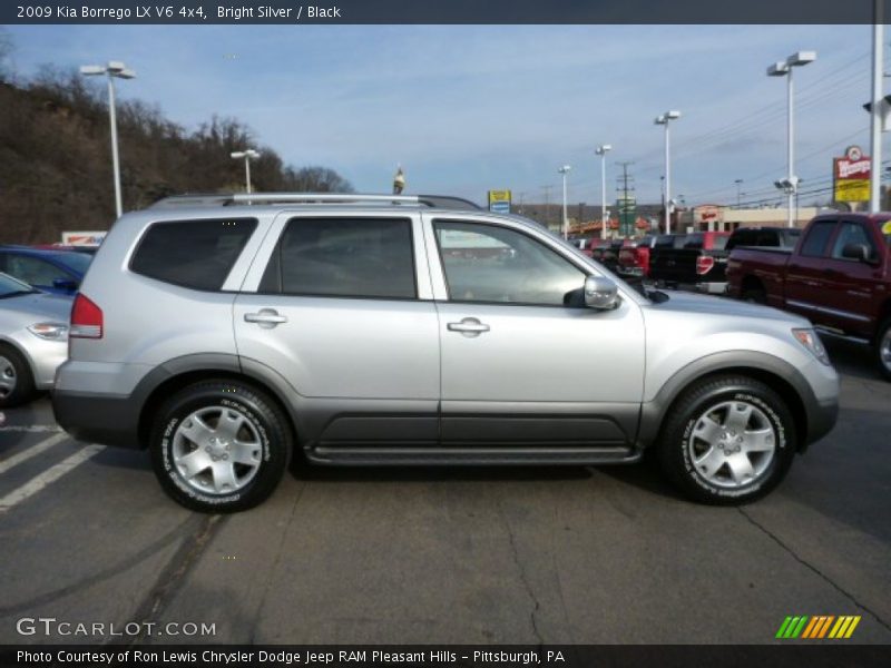 Bright Silver / Black 2009 Kia Borrego LX V6 4x4
