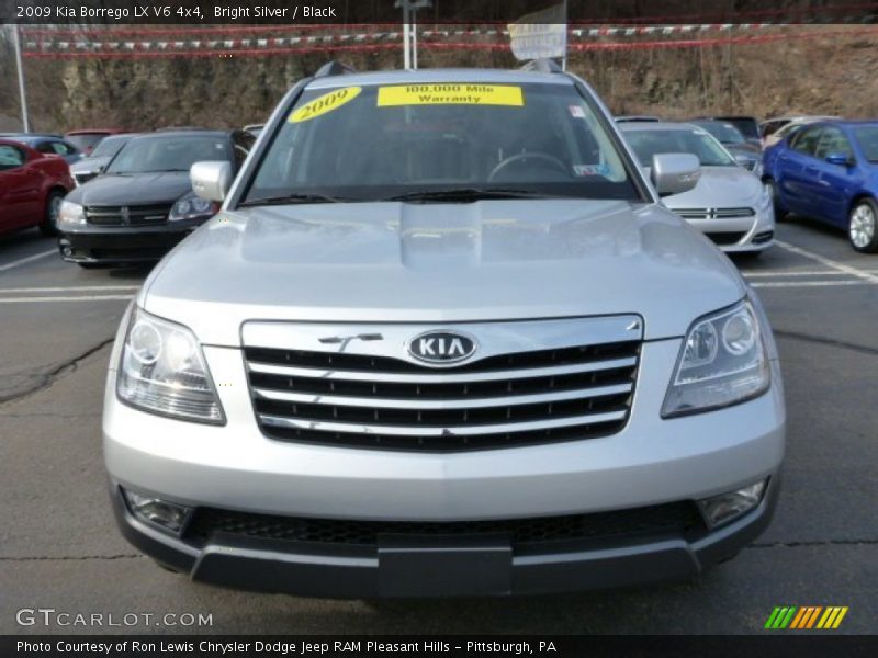 Bright Silver / Black 2009 Kia Borrego LX V6 4x4