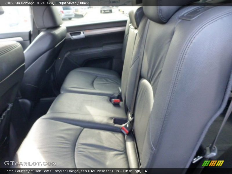 Bright Silver / Black 2009 Kia Borrego LX V6 4x4