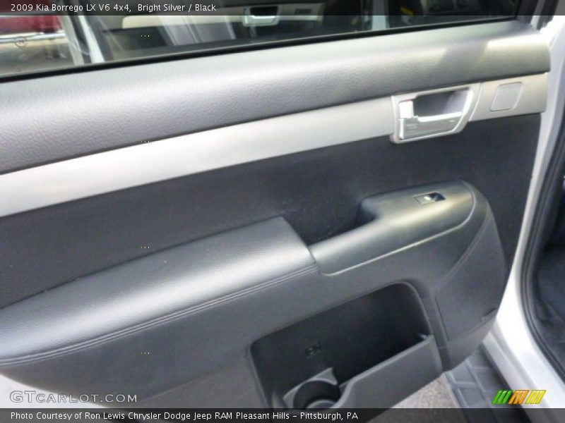 Bright Silver / Black 2009 Kia Borrego LX V6 4x4