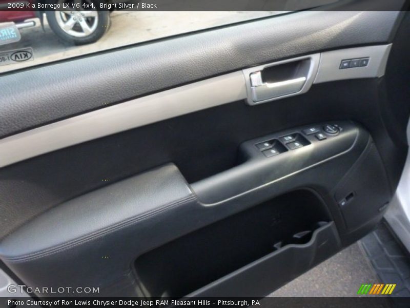 Bright Silver / Black 2009 Kia Borrego LX V6 4x4