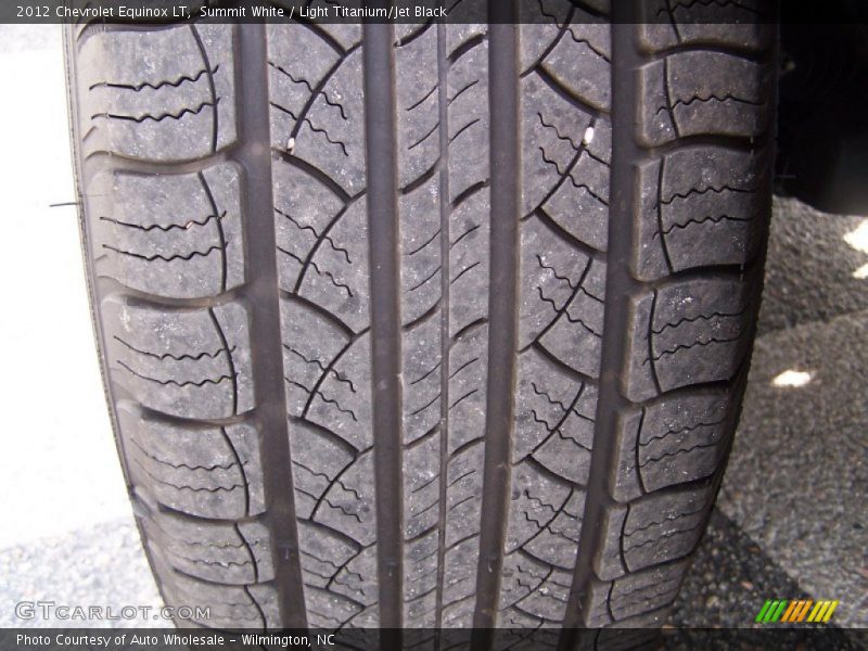 Summit White / Light Titanium/Jet Black 2012 Chevrolet Equinox LT