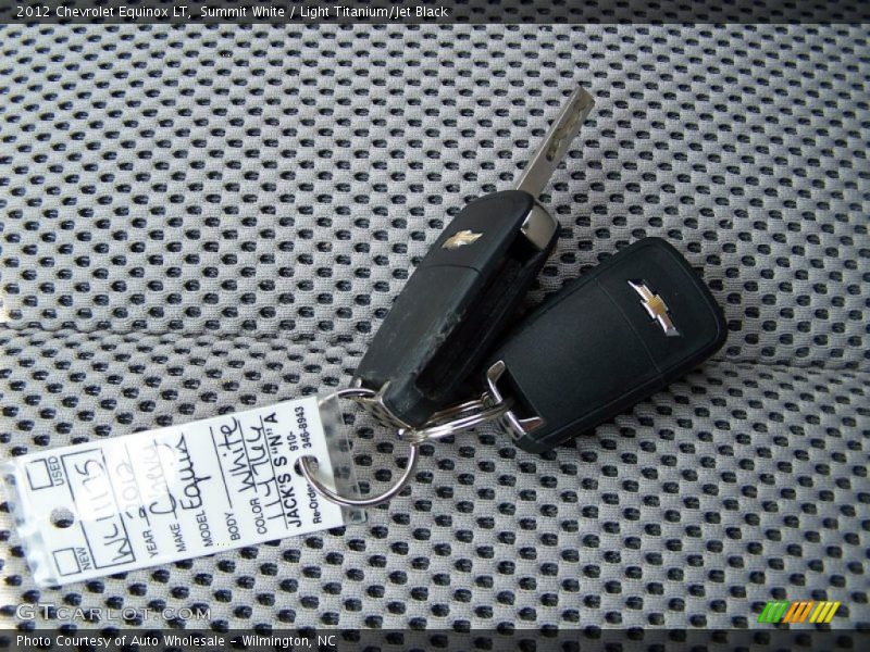 Summit White / Light Titanium/Jet Black 2012 Chevrolet Equinox LT