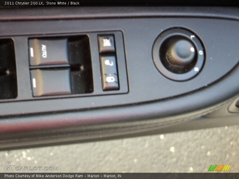 Stone White / Black 2011 Chrysler 200 LX